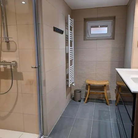 Plain-Pied 80 M2 Dans Maison, Parking Prive Gratuit, Gare Paris Tour Eiffel Et Musees Versalles Exterior foto