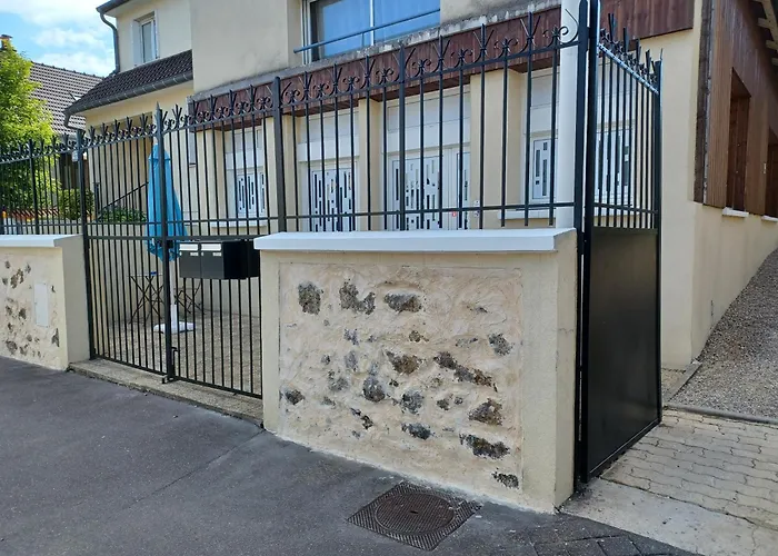 Plain-Pied 80 M2 Dans Maison, Parking Prive Gratuit