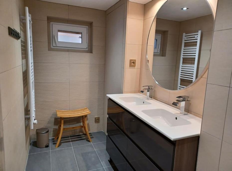 Plain-pied 80 M2 Dans Maison, Parking Prive Gratuit, Gare Paris Tour Eiffel Et Musees Versailles