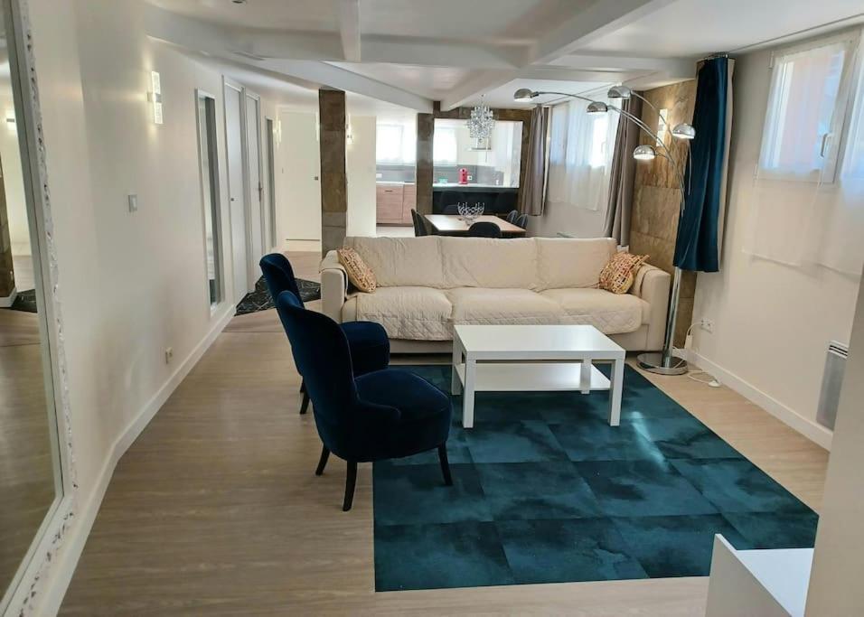 Plain-pied 80 M2 Dans Maison, Parking Prive Gratuit, Gare Paris Tour Eiffel Et Musees * Versailles